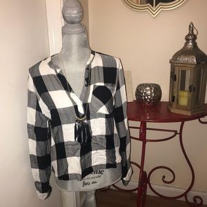 ana high low flannel black and white top